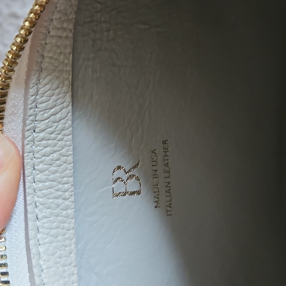 Banana Repeblic Vida Half-moon Shoulder Bag - Picture 4 of 10